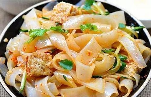 想自制涼皮卻不會做調(diào)料水 大廚教你這樣做,比買的好吃多了